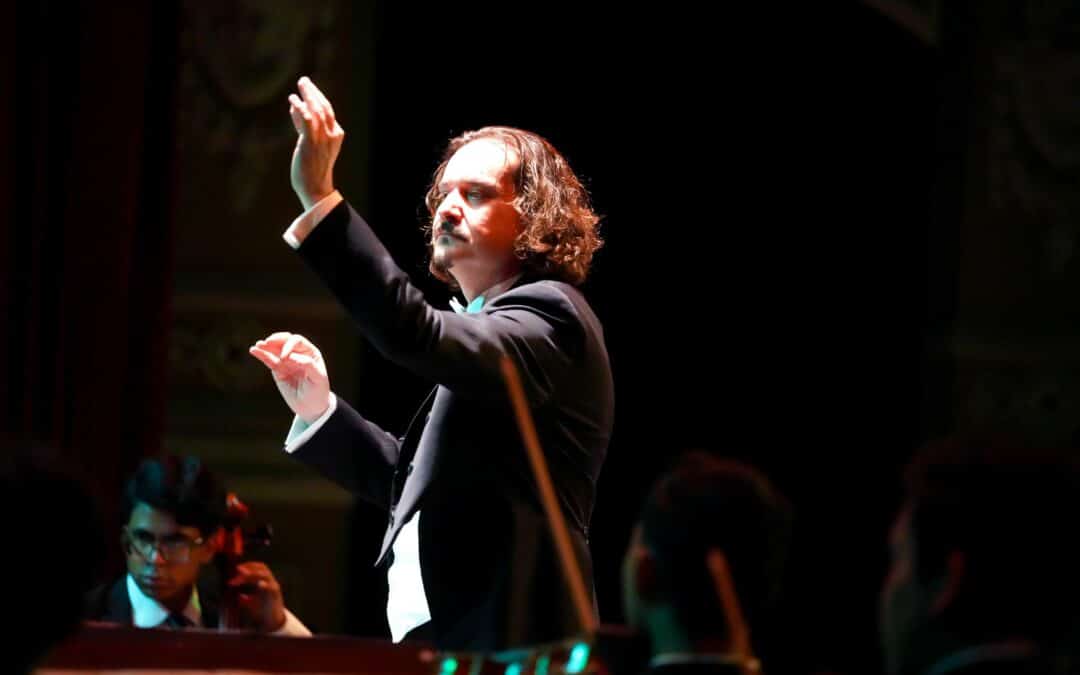 Gil de Gálvez homenajea a España dirigiendo a la Orquesta Sinfónica de El Salvador